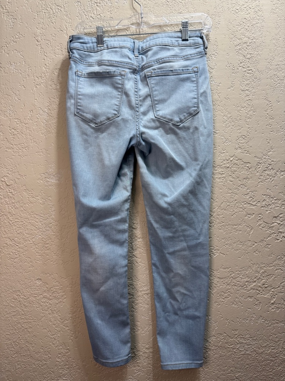 Old Navy Rockstar Mid Rise Skinny Jeans Light Wash Distressed Size 6 - Picture 5 of 7